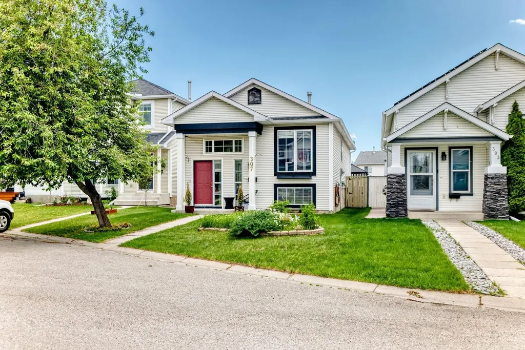307 Mt Lorette Place SE Calgary AB T2Z 2L8