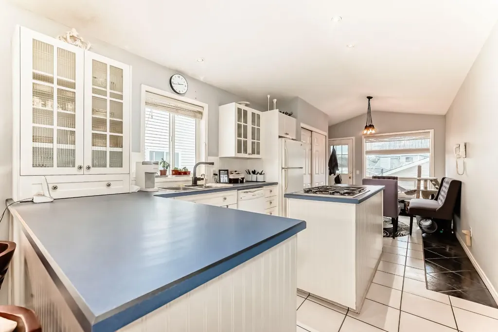 307 Mt Lorette Place SE Calgary AB T2Z 2L8