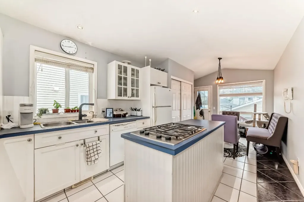307 Mt Lorette Place SE Calgary AB T2Z 2L8