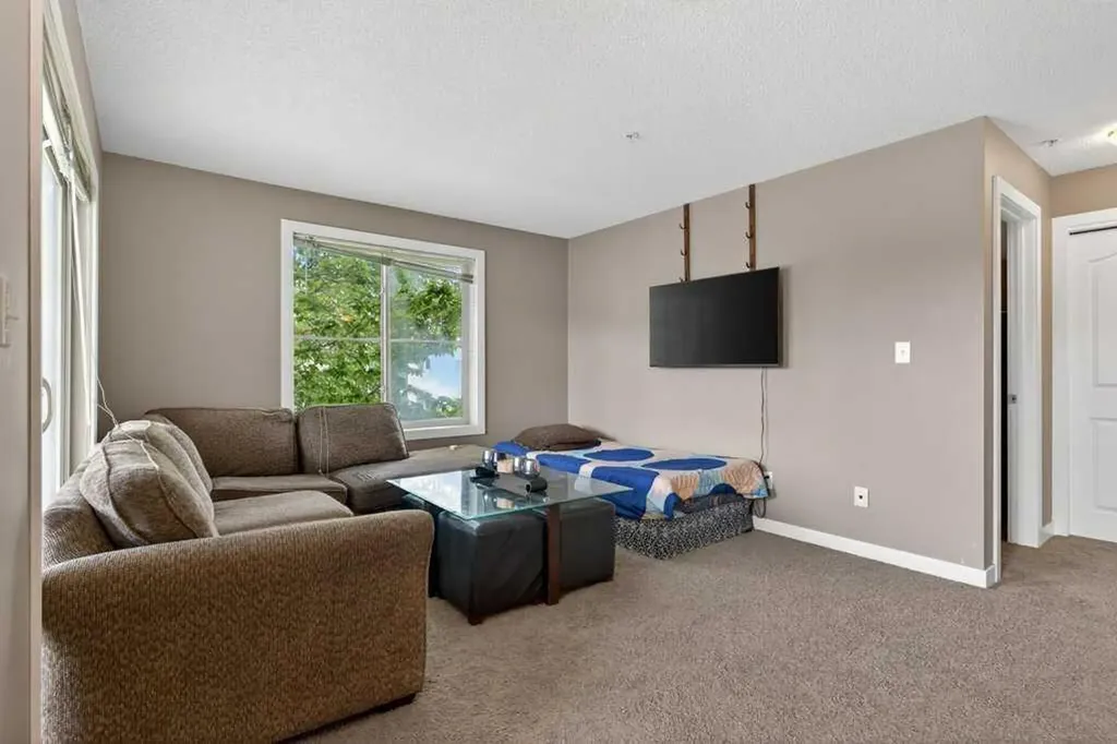 7210 80 Avenue NE Calgary AB T3J 0N7
