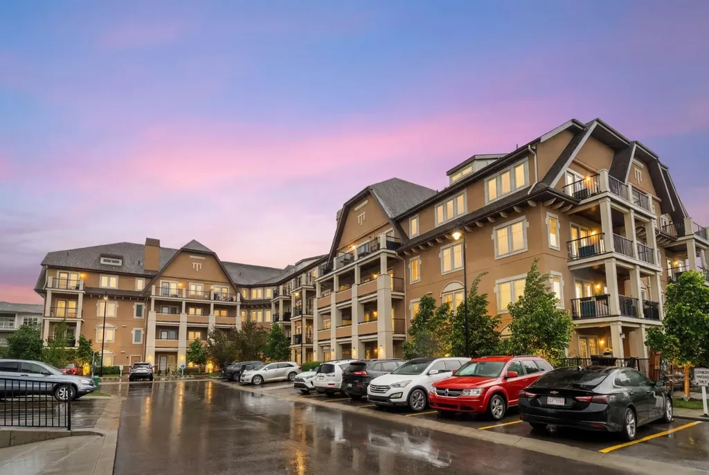 30 Mahogany Mews SE Calgary AB T3M 3H4