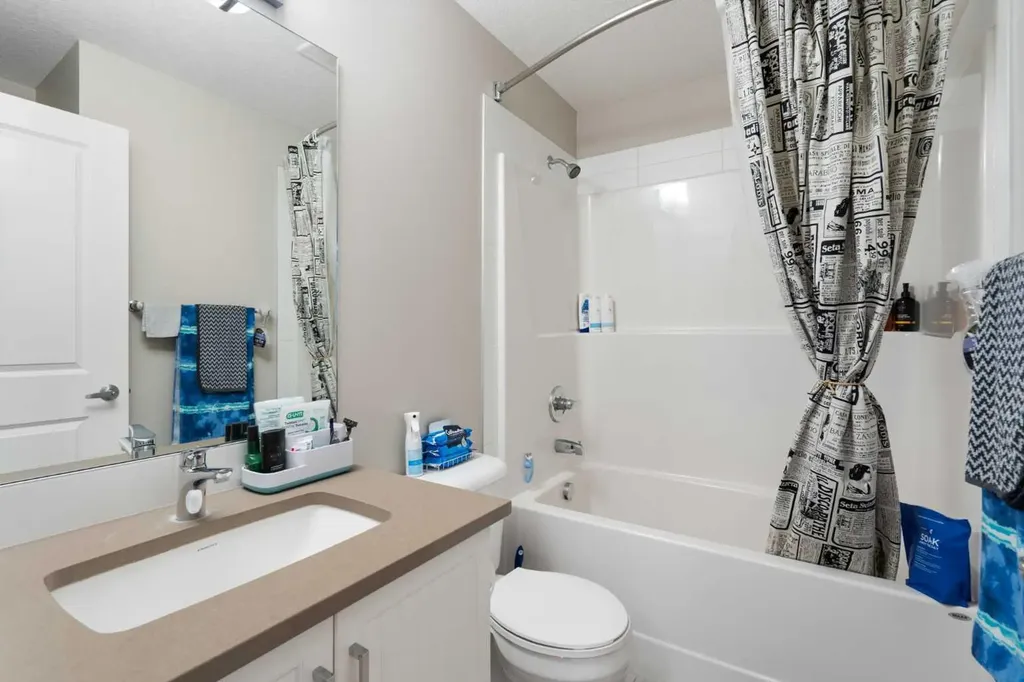 30 Mahogany Mews SE Calgary AB T3M 3H4