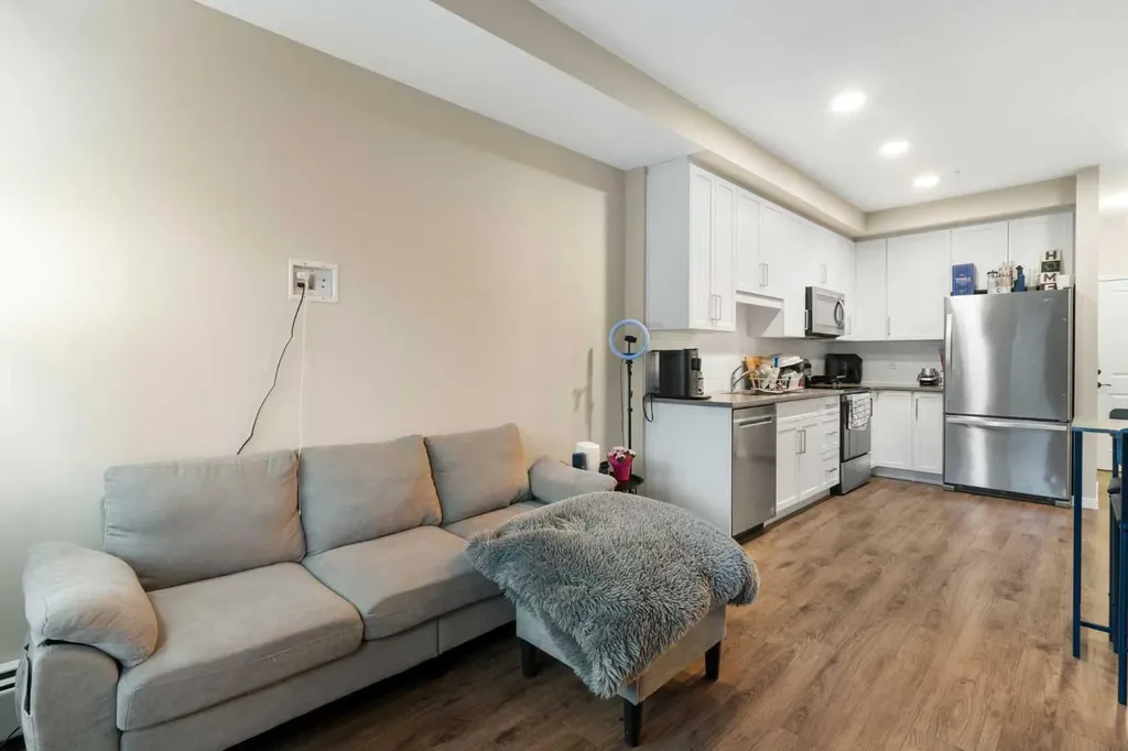 30 Mahogany Mews SE Calgary AB T3M 3H4