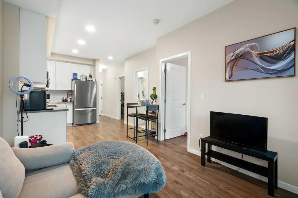 30 Mahogany Mews SE Calgary AB T3M 3H4