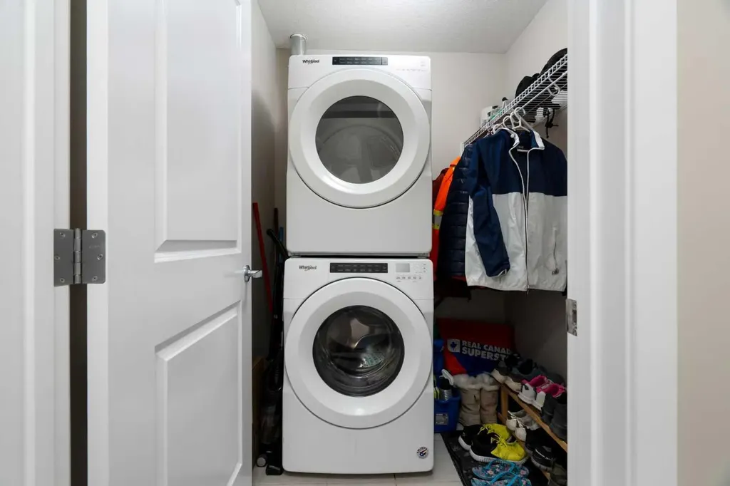 30 Mahogany Mews SE Calgary AB T3M 3H4
