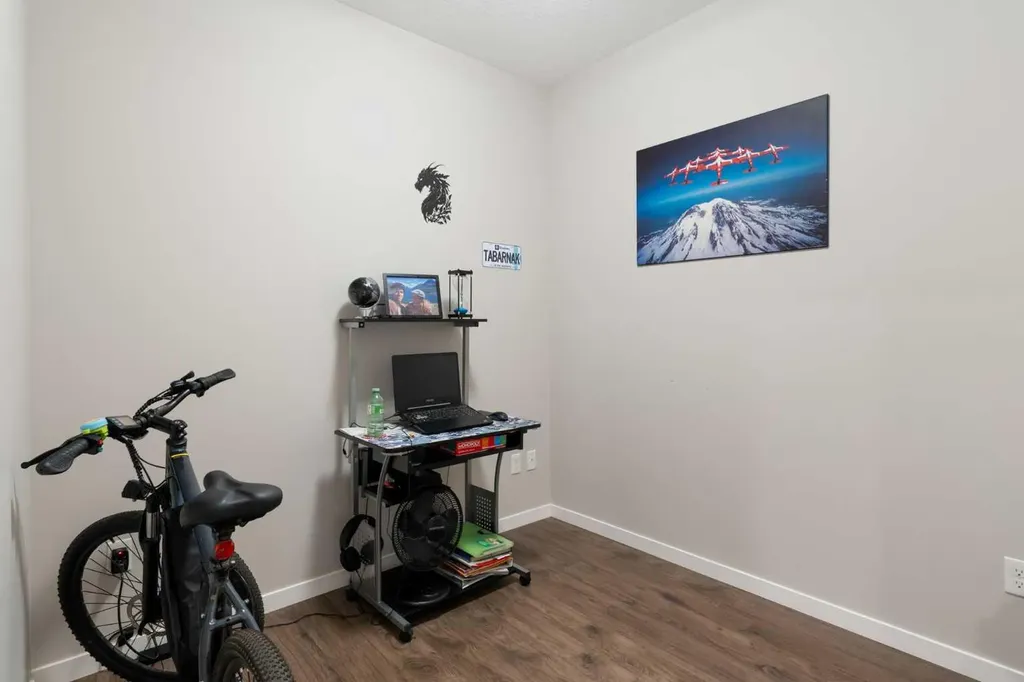 30 Mahogany Mews SE Calgary AB T3M 3H4