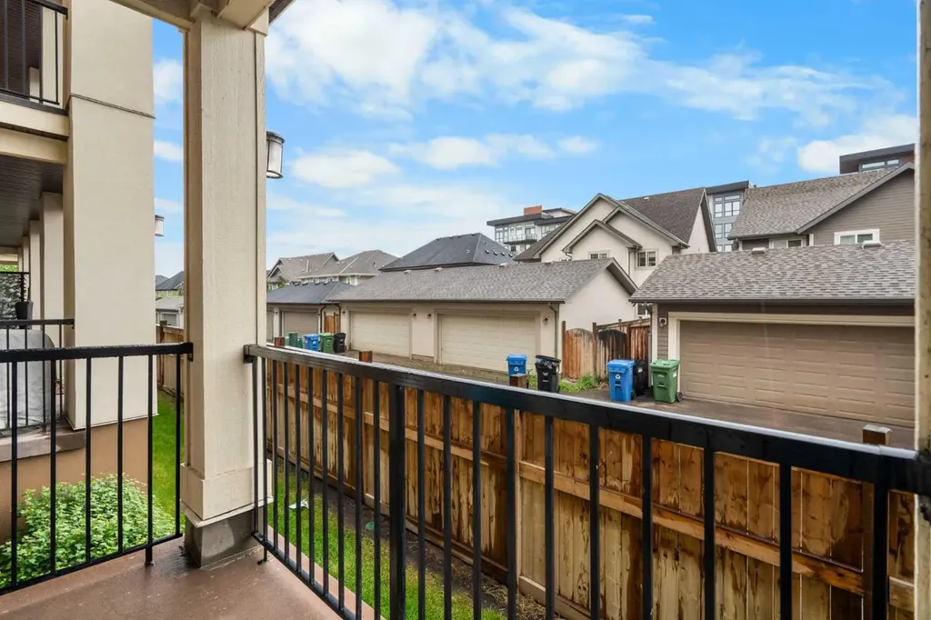 30 Mahogany Mews SE Calgary AB T3M 3H4