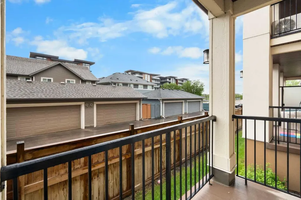 30 Mahogany Mews SE Calgary AB T3M 3H4