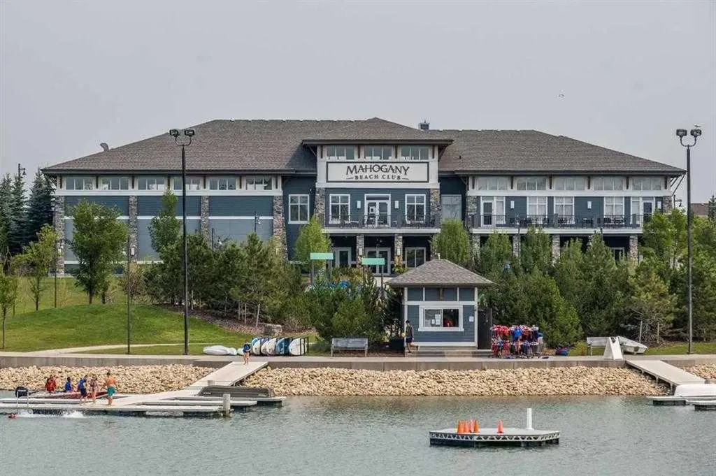 30 Mahogany Mews SE Calgary AB T3M 3H4