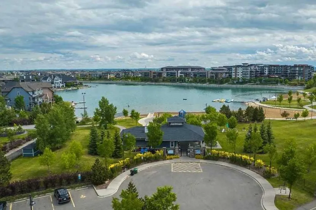 30 Mahogany Mews SE Calgary AB T3M 3H4