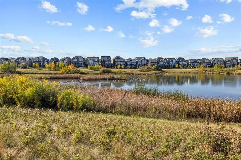 30 Mahogany Mews SE Calgary AB T3M 3H4