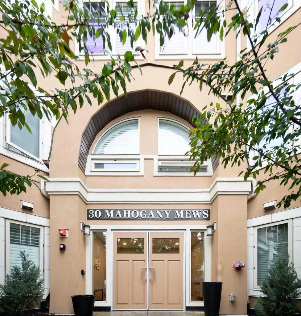 30 Mahogany Mews SE Calgary AB T3M 3H4