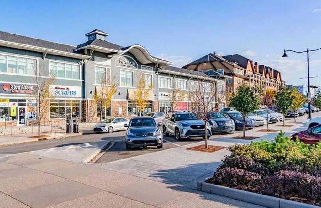 30 Mahogany Mews SE Calgary AB T3M 3H4