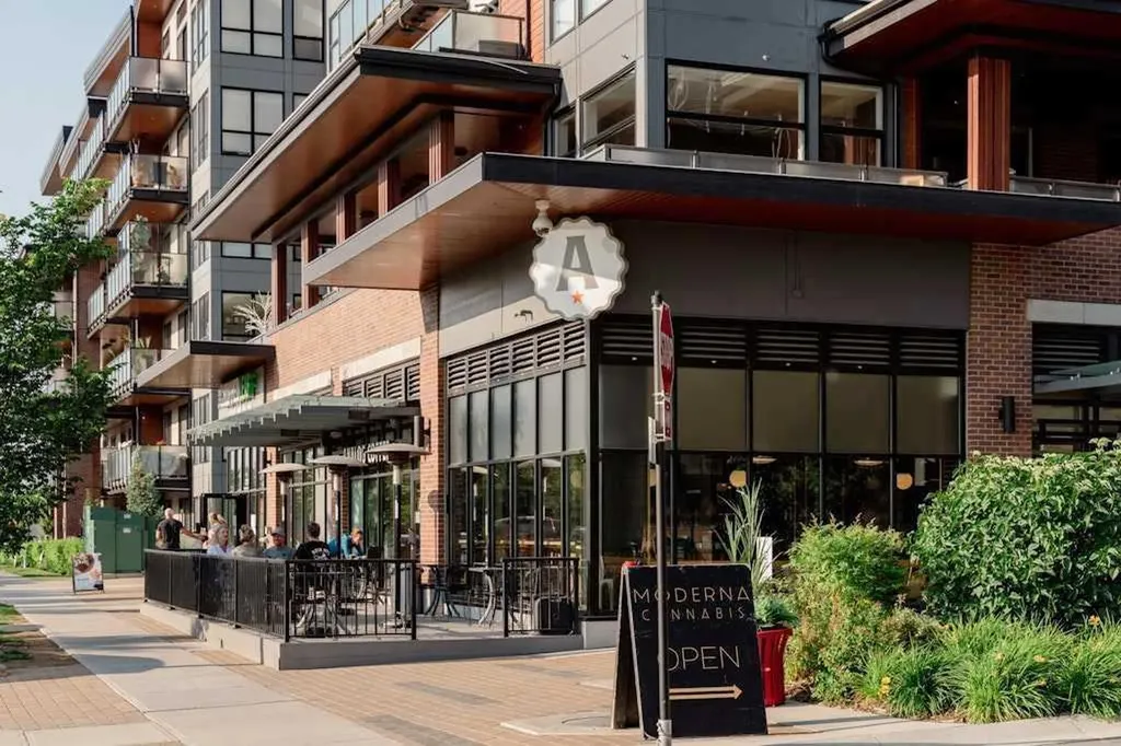 30 Mahogany Mews SE Calgary AB T3M 3H4