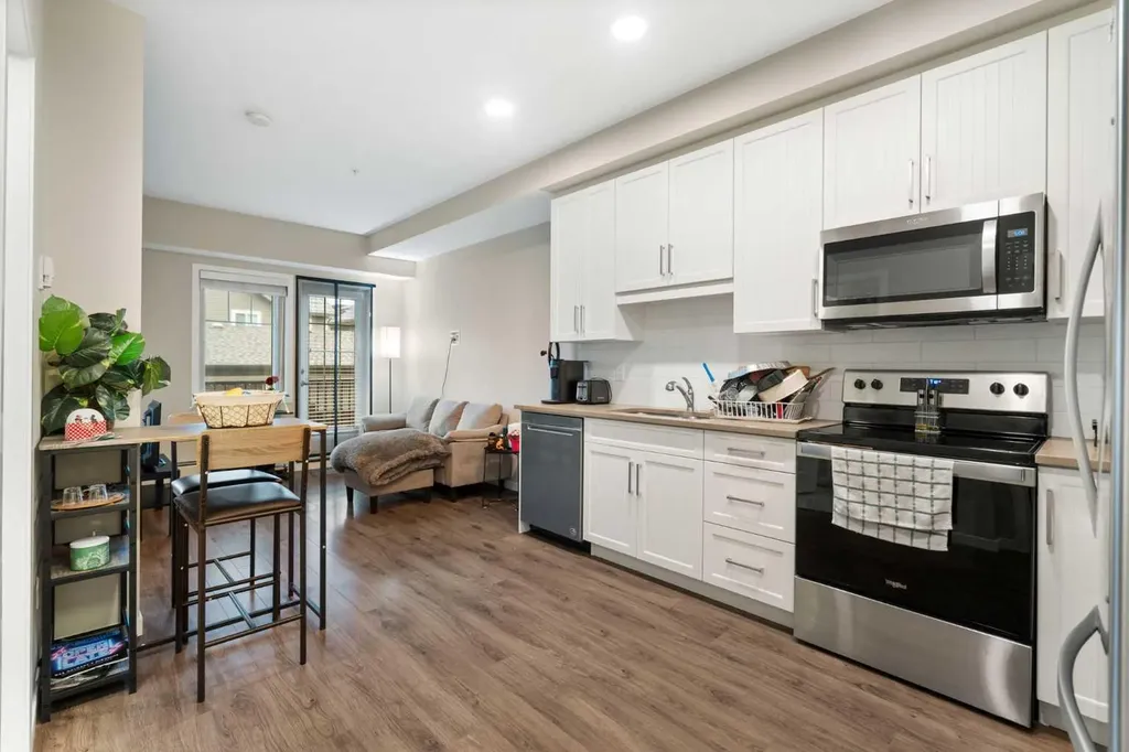 30 Mahogany Mews SE Calgary AB T3M 3H4