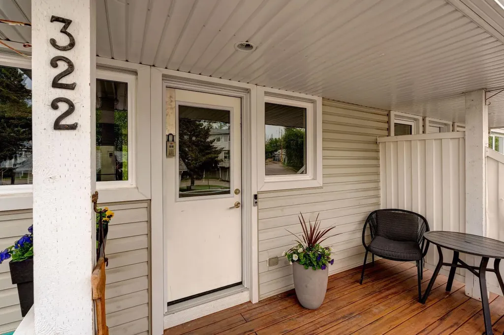 322 Killarney Glen Court SW Calgary AB T3E 7H4