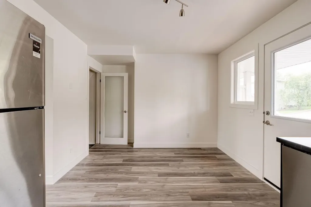 322 Killarney Glen Court SW Calgary AB T3E 7H4