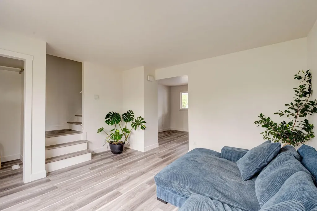 322 Killarney Glen Court SW Calgary AB T3E 7H4