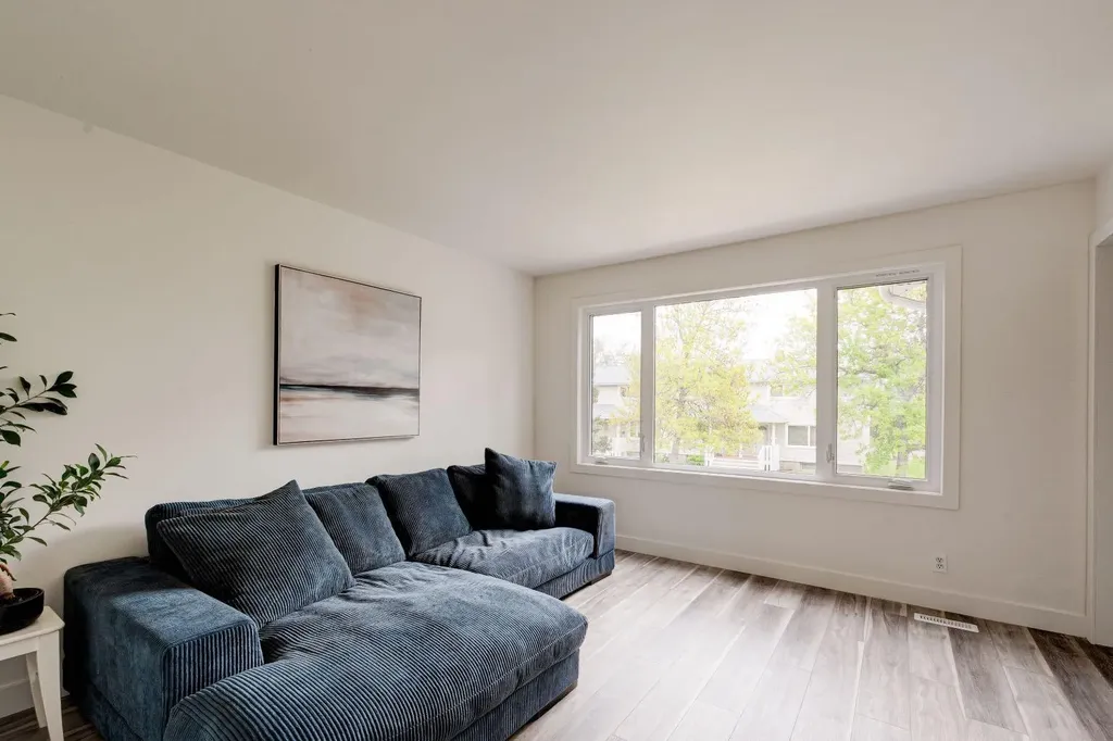 322 Killarney Glen Court SW Calgary AB T3E 7H4