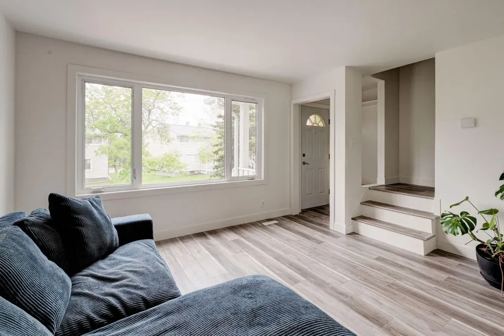 322 Killarney Glen Court SW Calgary AB T3E 7H4