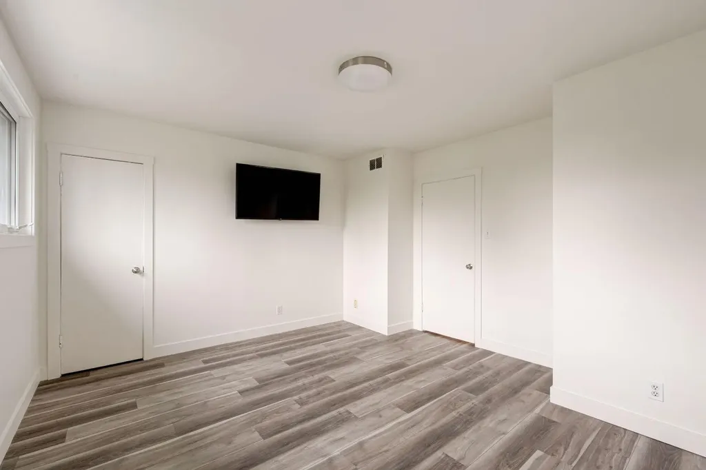 322 Killarney Glen Court SW Calgary AB T3E 7H4