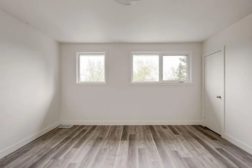 322 Killarney Glen Court SW Calgary AB T3E 7H4