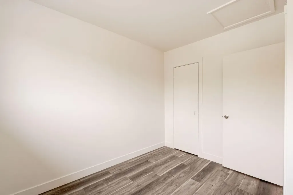 322 Killarney Glen Court SW Calgary AB T3E 7H4