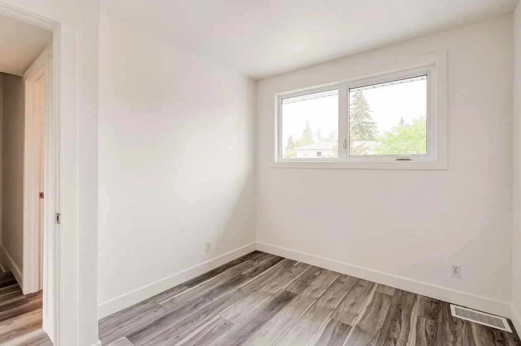 322 Killarney Glen Court SW Calgary AB T3E 7H4
