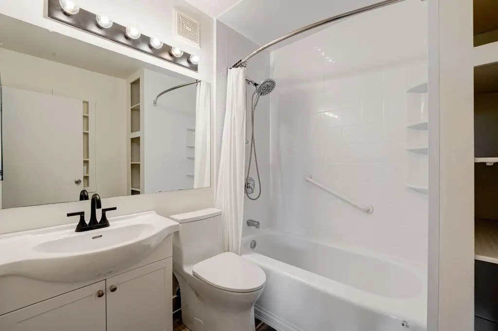 322 Killarney Glen Court SW Calgary AB T3E 7H4