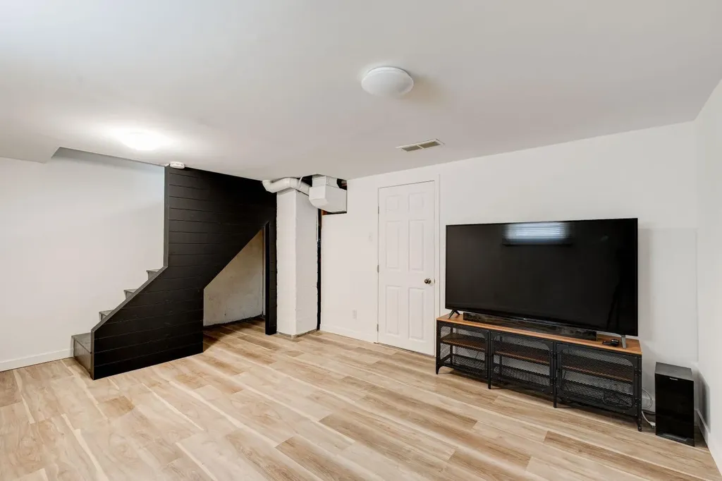 322 Killarney Glen Court SW Calgary AB T3E 7H4
