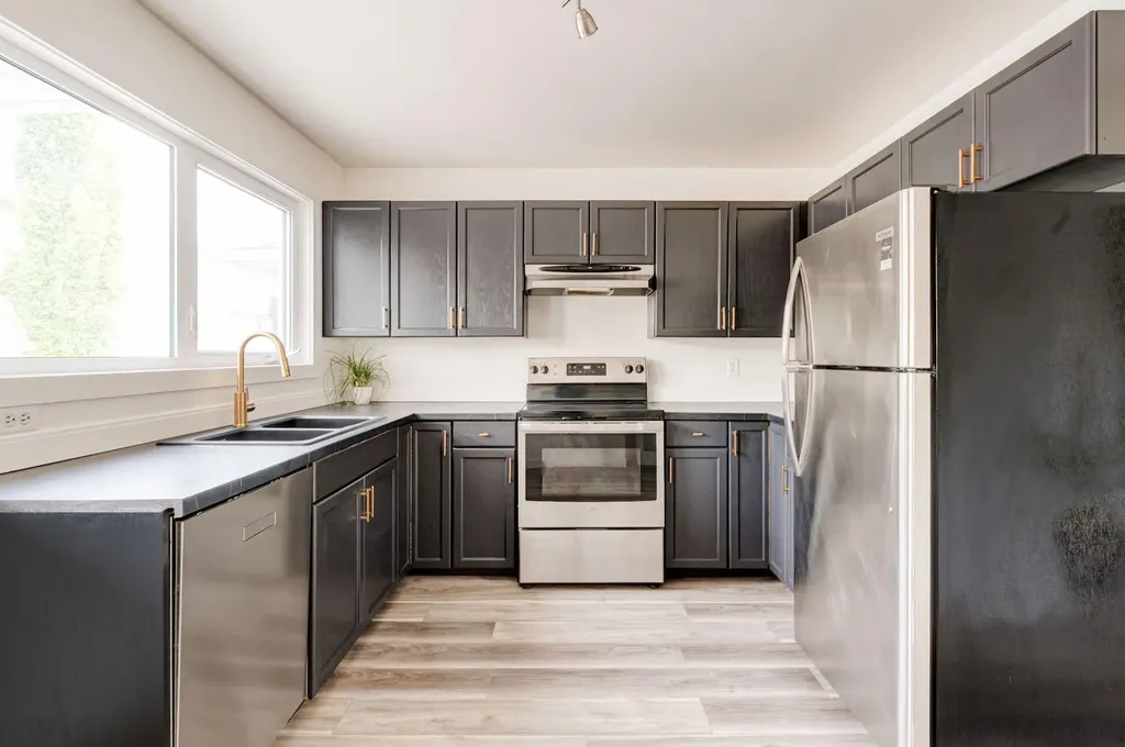 322 Killarney Glen Court SW Calgary AB T3E 7H4
