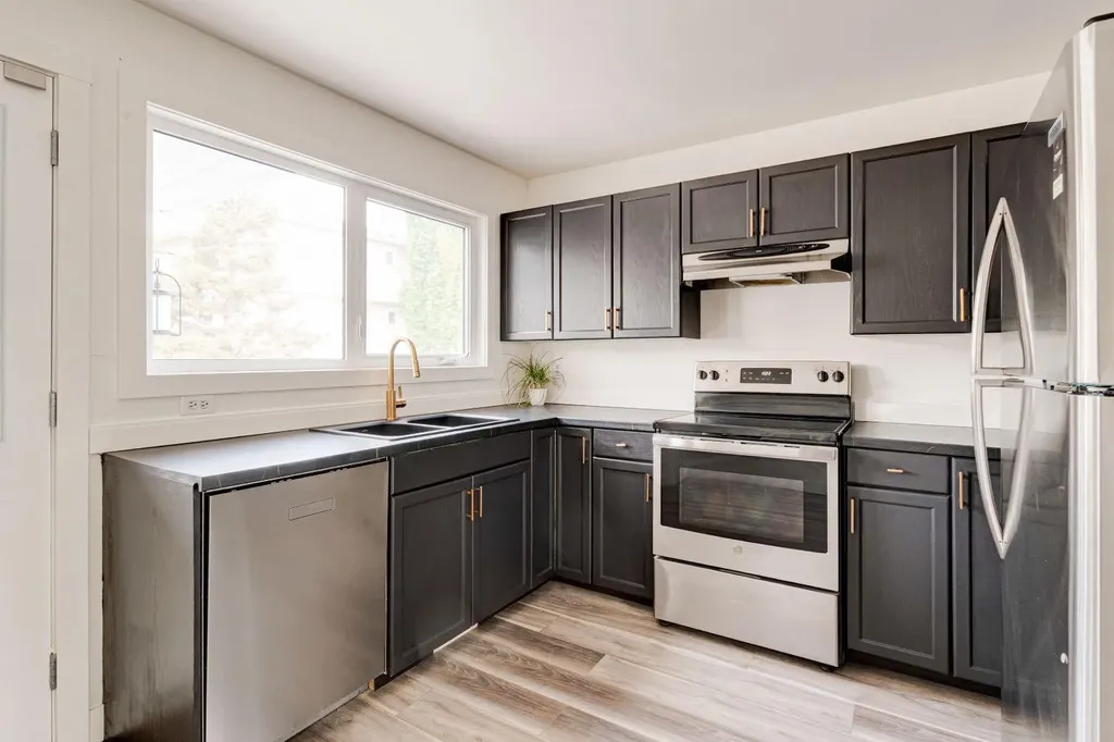 322 Killarney Glen Court SW Calgary AB T3E 7H4