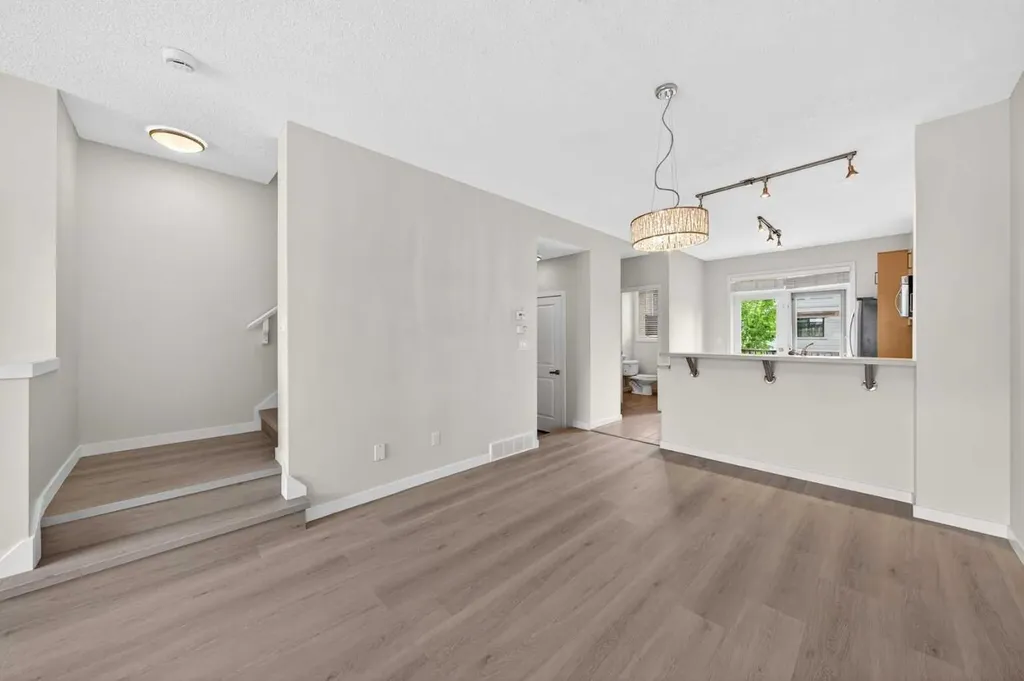4 Walden Walk SE Calgary AB T2X 0Y4