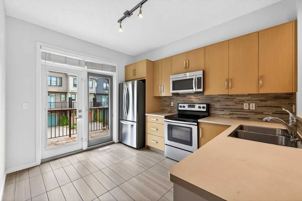 4 Walden Walk SE Calgary AB T2X 0Y4