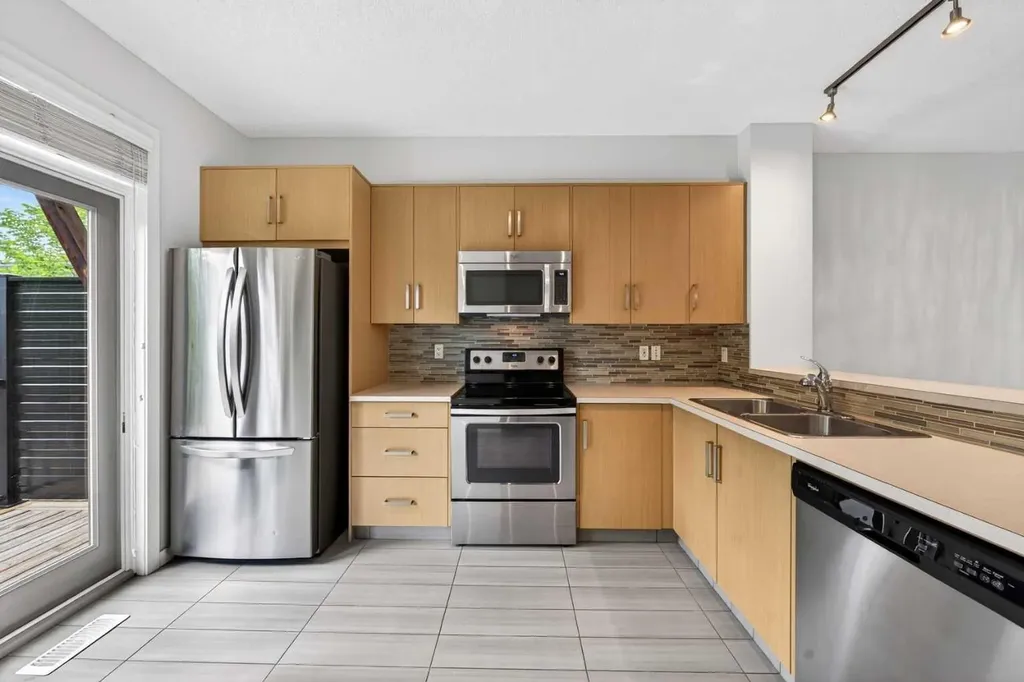 4 Walden Walk SE Calgary AB T2X 0Y4
