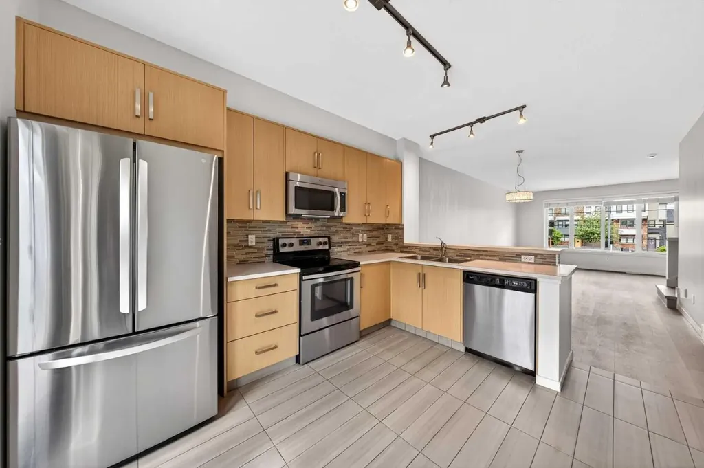 4 Walden Walk SE Calgary AB T2X 0Y4