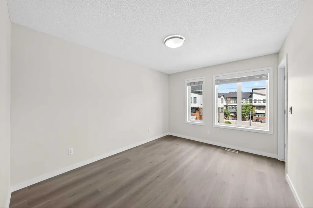 4 Walden Walk SE Calgary AB T2X 0Y4