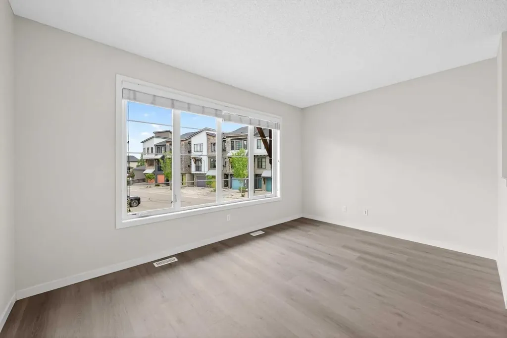 4 Walden Walk SE Calgary AB T2X 0Y4