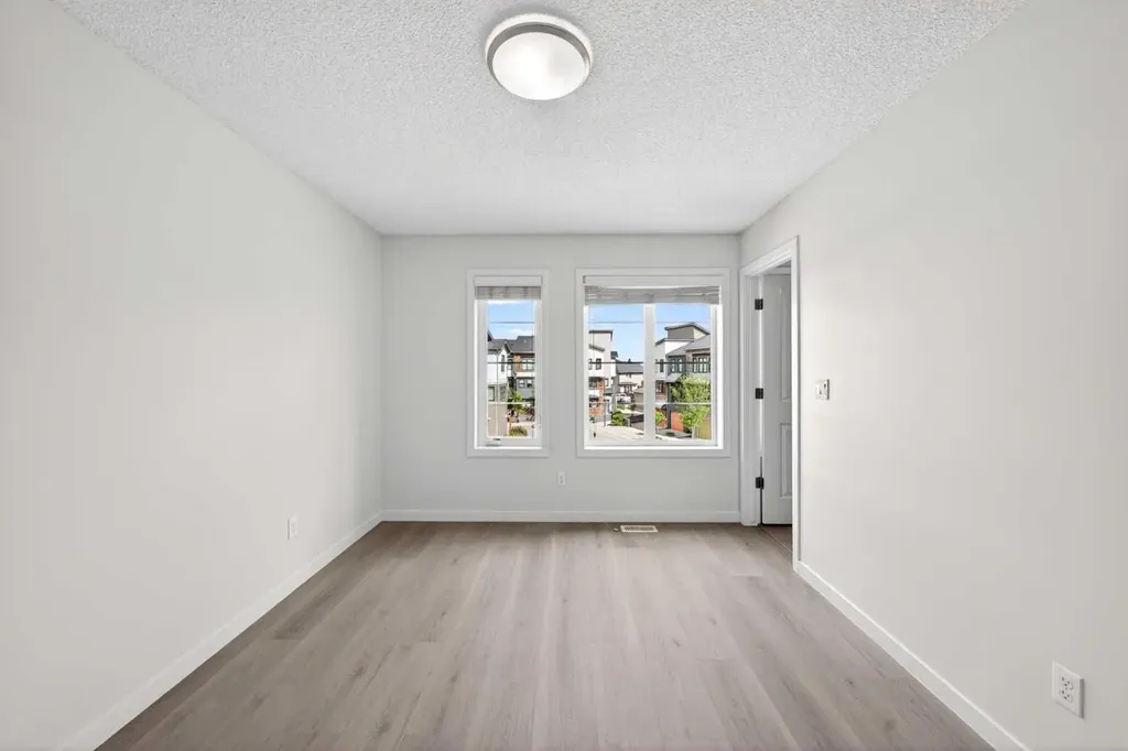 4 Walden Walk SE Calgary AB T2X 0Y4
