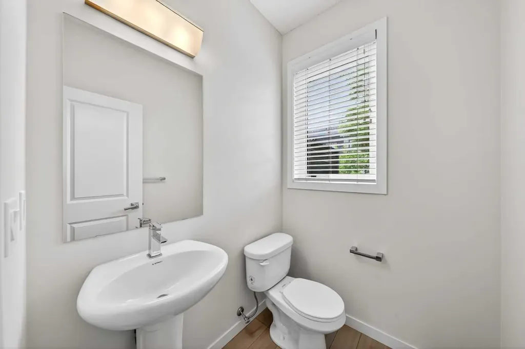 4 Walden Walk SE Calgary AB T2X 0Y4