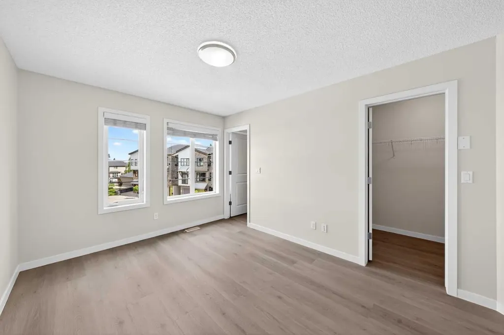 4 Walden Walk SE Calgary AB T2X 0Y4