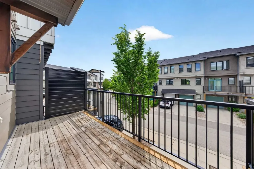 4 Walden Walk SE Calgary AB T2X 0Y4
