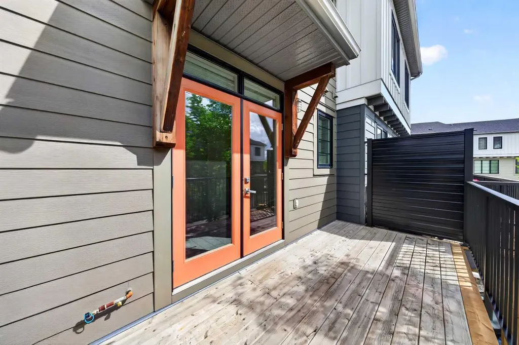 4 Walden Walk SE Calgary AB T2X 0Y4