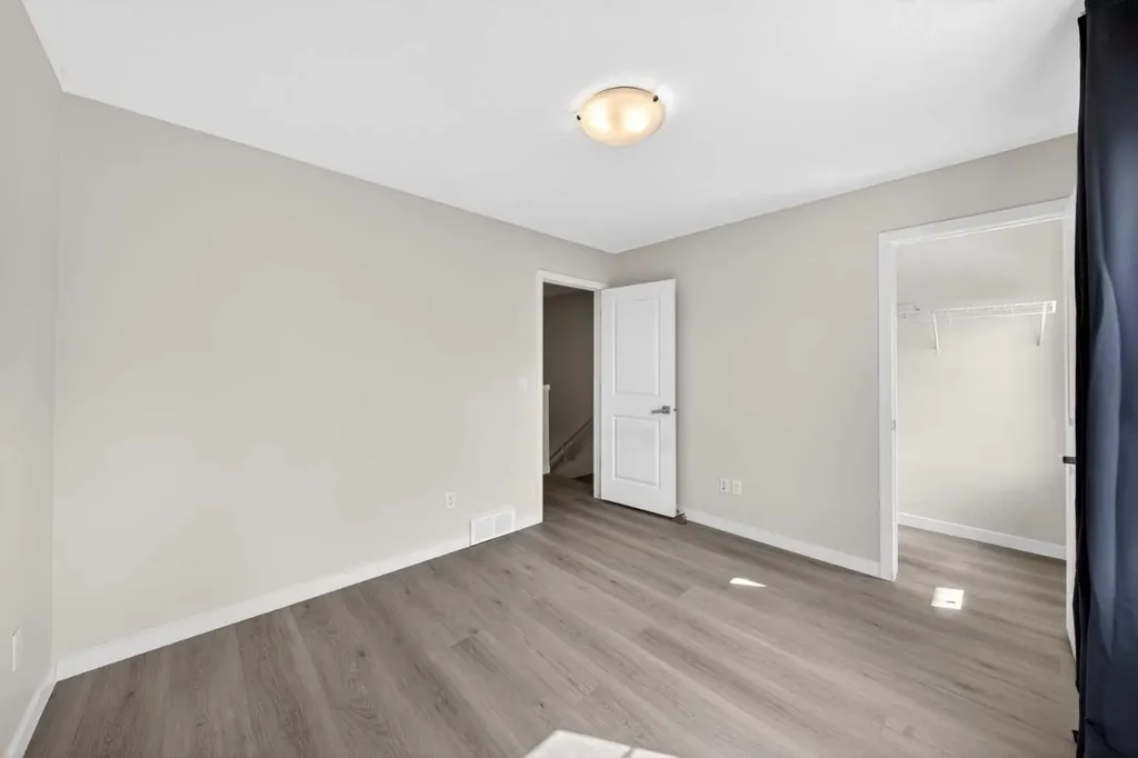 4 Walden Walk SE Calgary AB T2X 0Y4