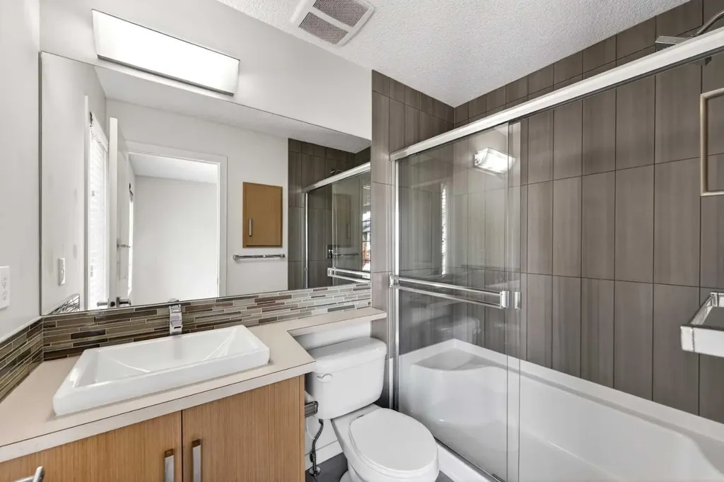 4 Walden Walk SE Calgary AB T2X 0Y4