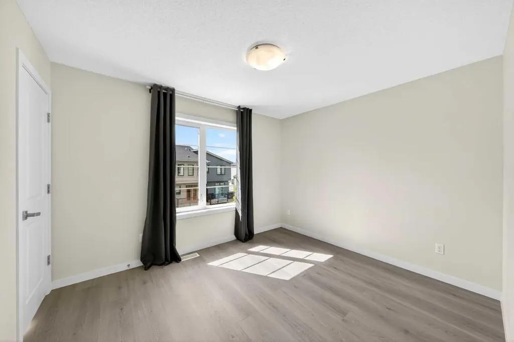 4 Walden Walk SE Calgary AB T2X 0Y4