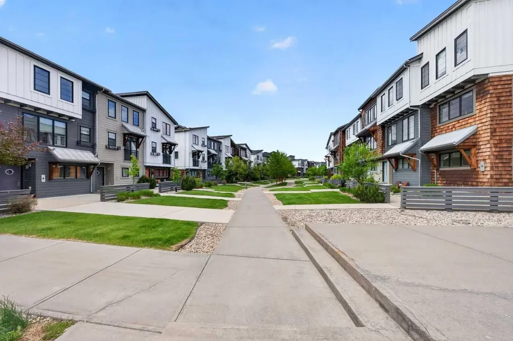 4 Walden Walk SE Calgary AB T2X 0Y4