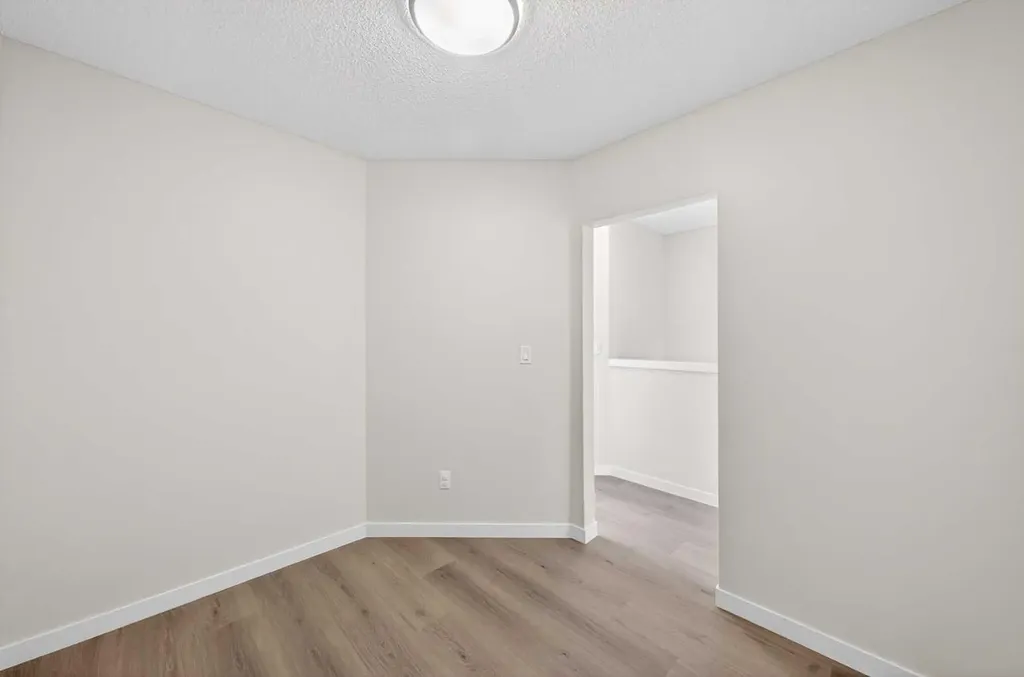 4 Walden Walk SE Calgary AB T2X 0Y4