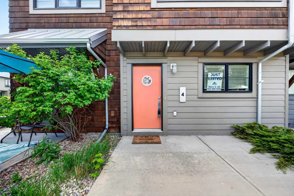4 Walden Walk SE Calgary AB T2X 0Y4