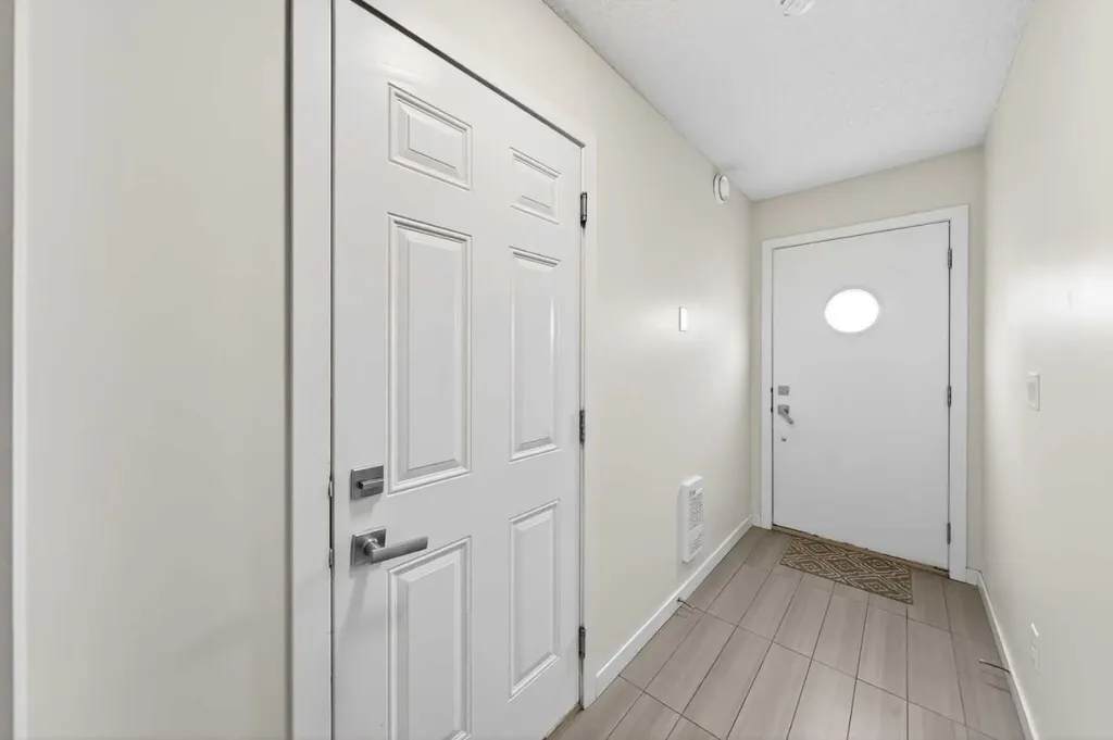 4 Walden Walk SE Calgary AB T2X 0Y4